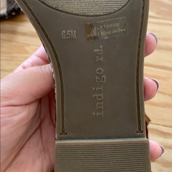 Indigo Rd. Faux Snakeskin Fringe Tassle Tie Sandal - Picture 3 of 3